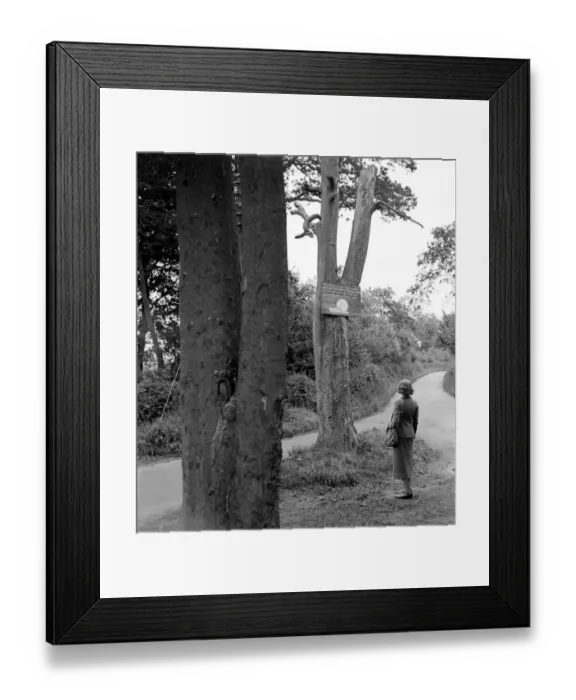 Framed Print : Sign for hikers in Otford, Kent. 1933