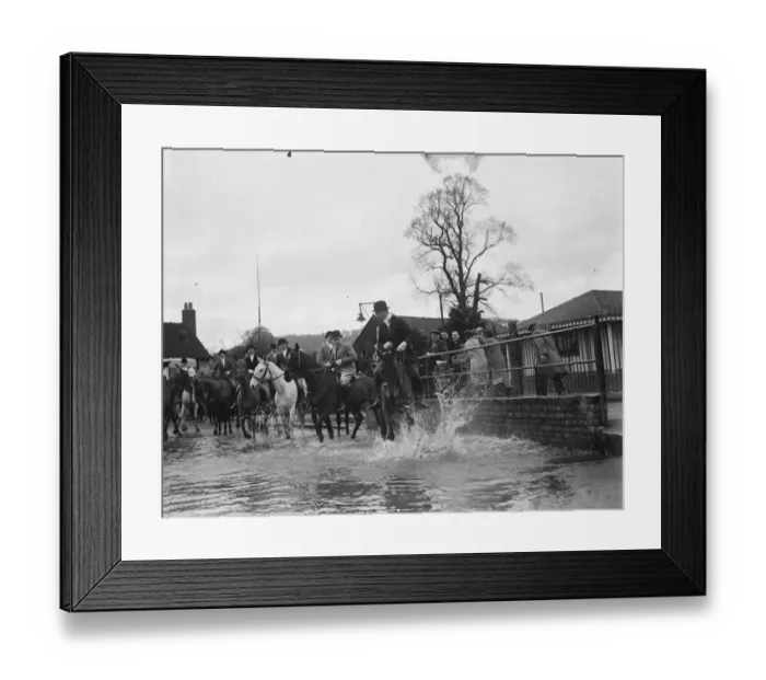 Framed Print : The Royal Artillery Drag Hunt cross a flooded street in Eynsford, Kent Framed Print : The Royal Artillery Drag Hunt cross a flooded street in Eynsford, Kent
