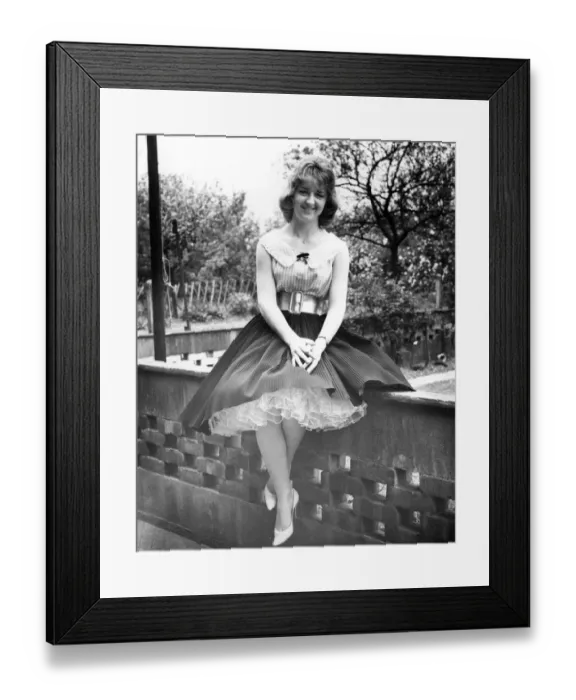 Framed Print : Pretty young Wendy Hunt from Welling, Kent. May 1960