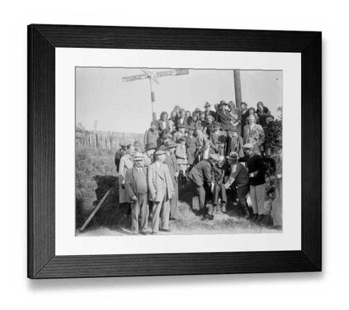 Framed Print : A rector gets the bumps from a crowd in Longfield, Kent. 1938