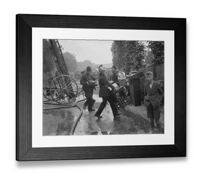 Framed Print : Firemen respond to a house fire in Chislehurst, Kent. Firemen and policeman try Framed Print : Firemen respond to a house fire in Chislehurst, Kent. Firemen and policeman try