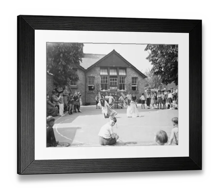 Framed Print : An Empire Day display at Dorset Road School in Mottingham, Kent. 24 May 1939 Framed Print : An Empire Day display at Dorset Road School in Mottingham, Kent. 24 May 1939