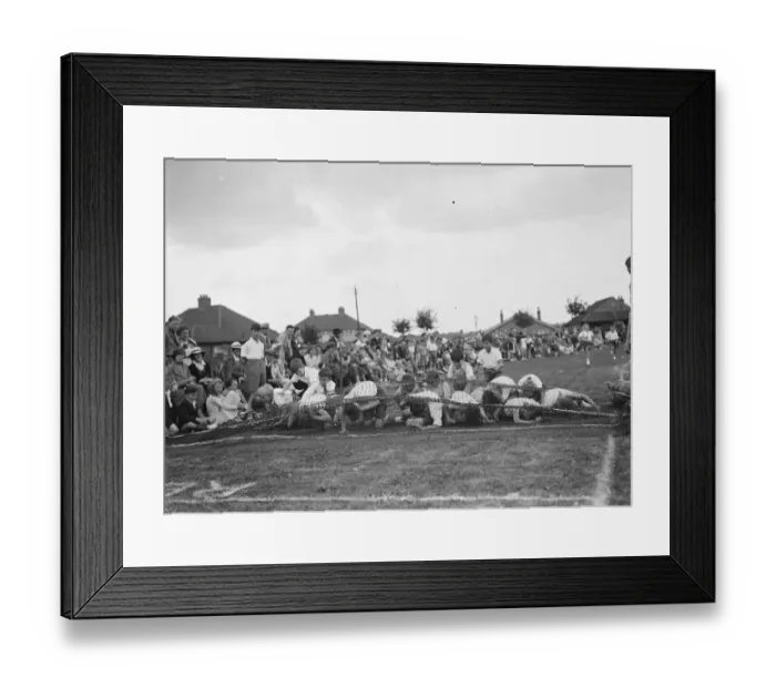 Framed Print : Days Lane School Sports day, Sidcup, Kent. The obstacle race under way Framed Print : Days Lane School Sports day, Sidcup, Kent. The obstacle race under way