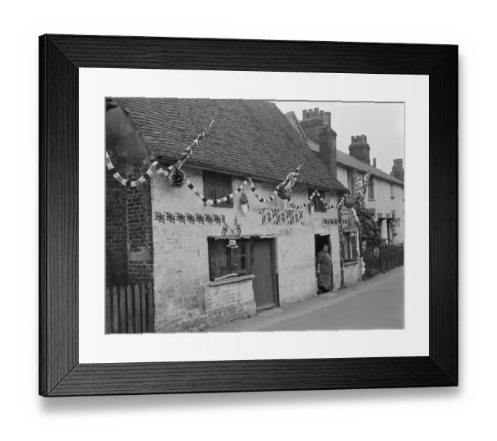 Framed Print : Coronation decorations in Eynsford, Kent, to celebrate the coronation of King George VI