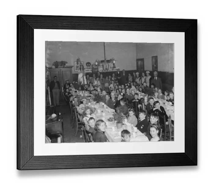 Framed Print : Coronation teas on Stanley Road, Sidcup, Kent, to celebrate the coronation of Framed Print : Coronation teas on Stanley Road, Sidcup, Kent, to celebrate the coronation of