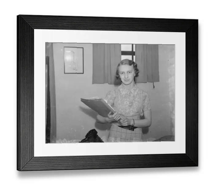Framed Print : Miss Irene Chamberlain of Pettswood, Kent. 5 May 1939