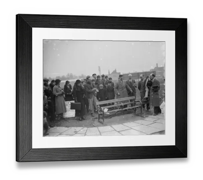 Framed Print : The unveiling of a bench by the Metropolitan Garden Association at Petts Wood, Kent