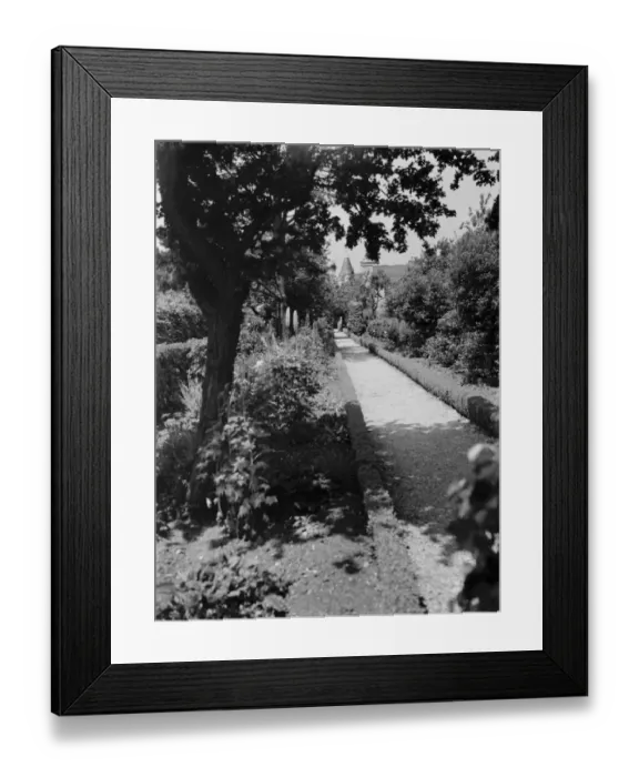 Framed Print : Hillcroft house in Crocken Hill, Kent. 1937 Framed Print : Hillcroft house in Crocken Hill, Kent. 1937