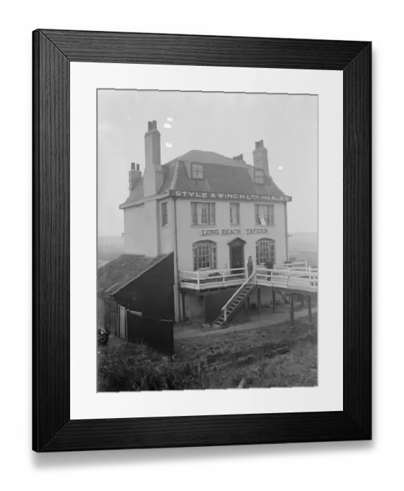 Framed Print : The Long Reach Tavern in Dartford, Kent. 1936 Framed Print : The Long Reach Tavern in Dartford, Kent. 1936
