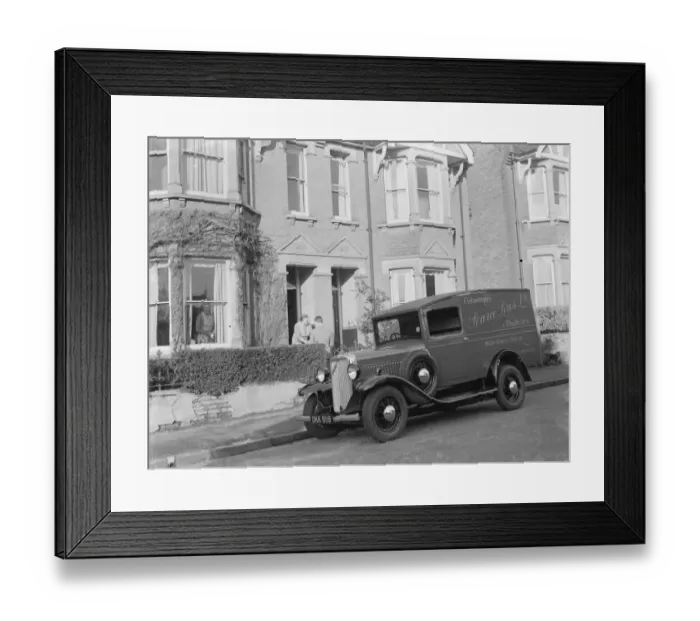 Framed Print : A Bedford truck belonging to Pearce Bros Ltd, the fishmongers and poulterers from Sidcup Framed Print : A Bedford truck belonging to Pearce Bros Ltd, the fishmongers and poulterers from Sidcup