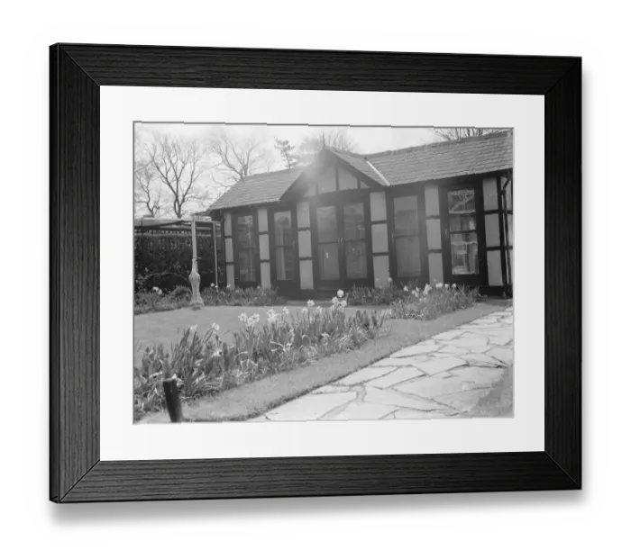 Framed Print : Mr Swans aviary on the grounds of his home at 21 Rectory Lane in Sidcup, Kent Framed Print : Mr Swans aviary on the grounds of his home at 21 Rectory Lane in Sidcup, Kent
