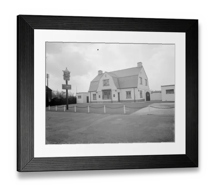 Framed Print : The Papermakers Arms pub in Hawley, Kent. 1939 Framed Print : The Papermakers Arms pub in Hawley, Kent. 1939