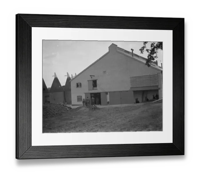 Framed Print : Hop Kilns in Goudhurst. 1937