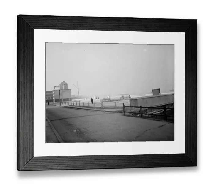 Framed Print : The general view of the promenade along the riverside at Erith, Kent Framed Print : The general view of the promenade along the riverside at Erith, Kent