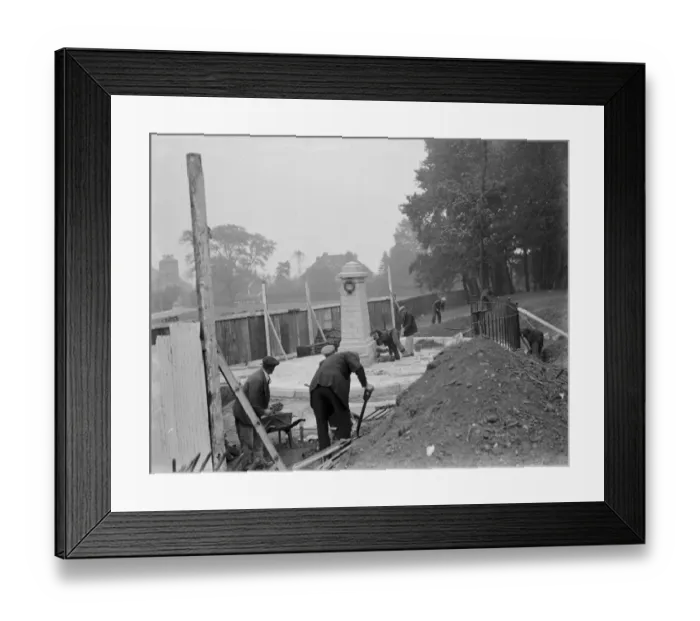 Framed Print : Work being done on Sidcup Memorial, Kent. 1936 Framed Print : Work being done on Sidcup Memorial, Kent. 1936