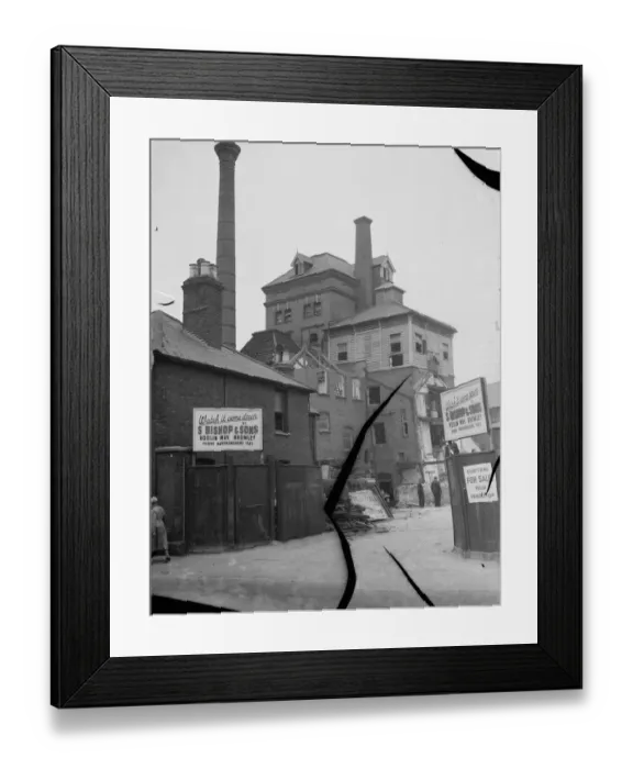 Framed Print : The brewery in Dartford, Kent, is being demolished by demolition contractors Syd