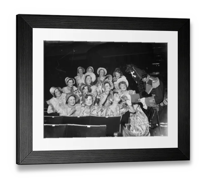Framed Print : The Dartford Amateur Dramatic Society pose for a group photo. 24 February 1936
