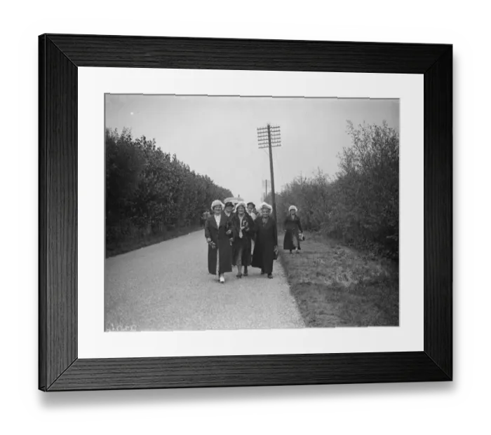 Framed Print : Hop pickers walk along a country lane. 1935 Framed Print : Hop pickers walk along a country lane. 1935