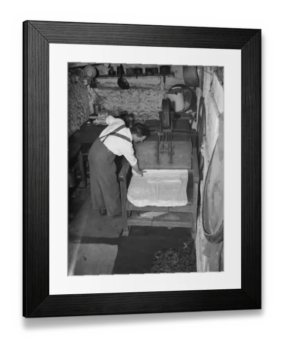 Framed Print : Mr George goodwin operating an old fashion mangle in Meopham. 1938
