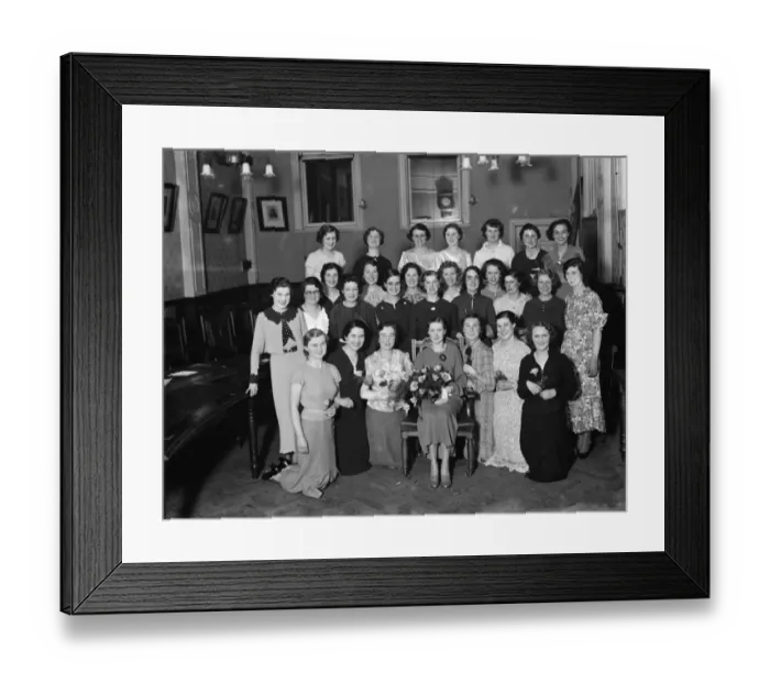 Framed Print : The Dartford Carnival Queen with her attendees. 1936 Framed Print : The Dartford Carnival Queen with her attendees. 1936