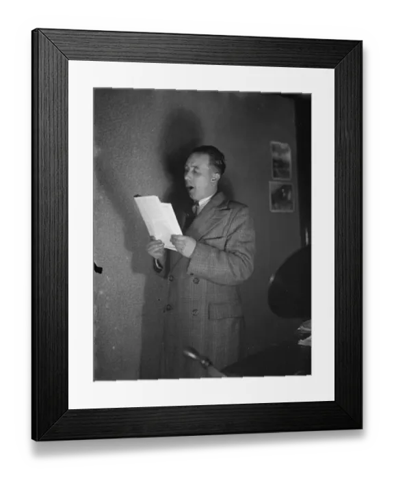 Framed Print : Mr Smith of St Pauls Cray, Kent. 1936 Framed Print : Mr Smith of St Pauls Cray, Kent. 1936