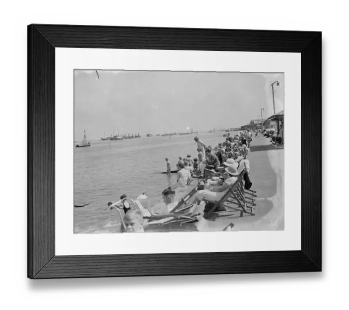 Framed Print : Trippers are out to enjoy the sun and the River Thames on the Gravesend promenade, Kent Framed Print : Trippers are out to enjoy the sun and the River Thames on the Gravesend promenade, Kent