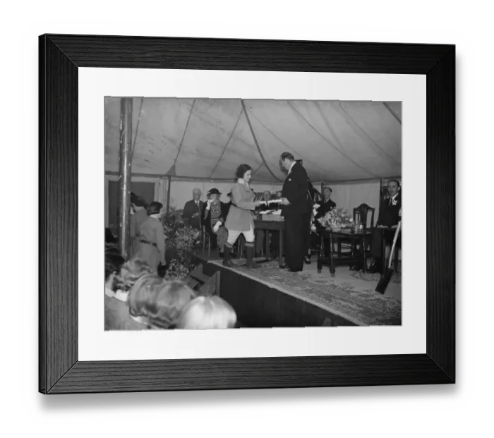 Framed Print : The Swanley horticultural college speech day. Earl of Feversham presents a plate Framed Print : The Swanley horticultural college speech day. Earl of Feversham presents a plate