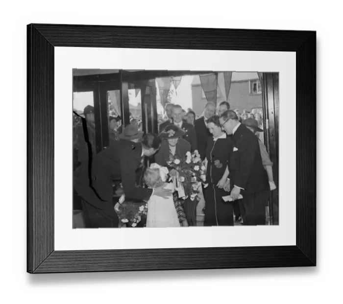 Framed Print : Opening of the Wardona Cinema in Swanscombe, Kent. Amongst those attending are