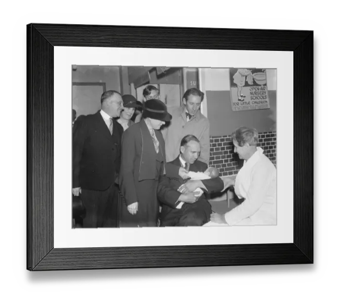 Framed Print : Mayor of Woolwich at the Eltham Health Exhibition in Kent. 1938