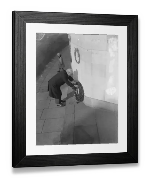 Framed Print : Armistice Memorial Service in Eltham, Kent. The placing of the wreath at the memorial Framed Print : Armistice Memorial Service in Eltham, Kent. The placing of the wreath at the memorial