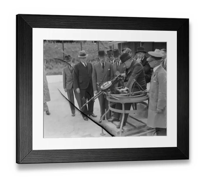 Framed Print : Sir Howard Kingsley Wood, the Secretary of State for Air, visiting the Vickers Framed Print : Sir Howard Kingsley Wood, the Secretary of State for Air, visiting the Vickers