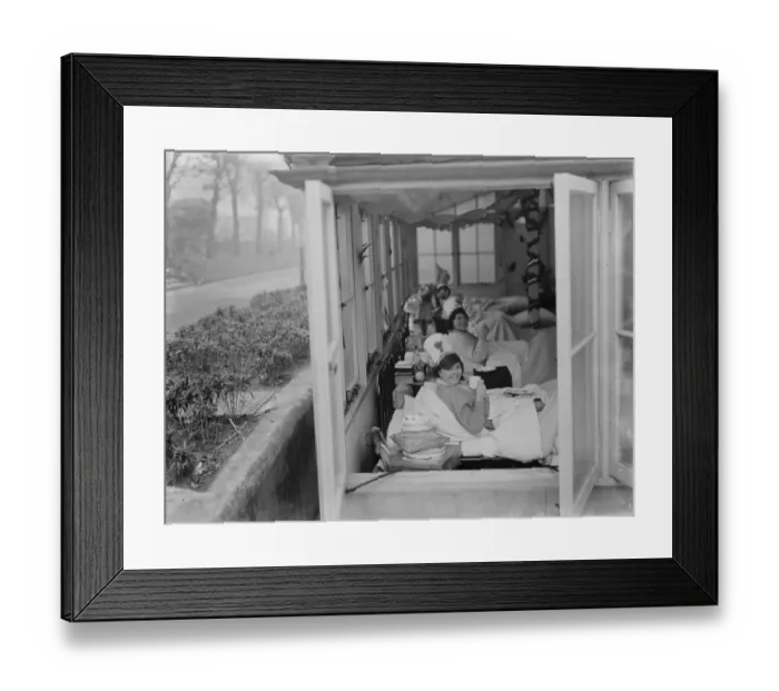 Framed Print : Patients at Livingstone Hospital in Dartford, Kent. 1936