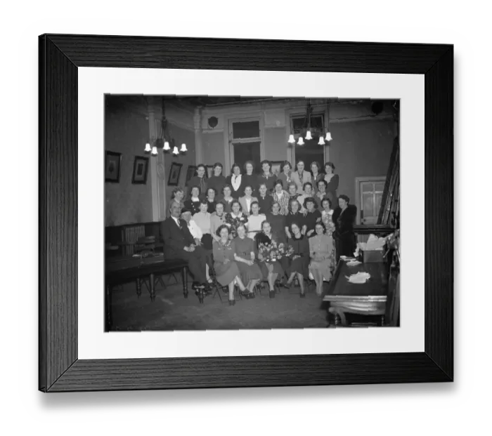 Framed Print : The Dartford Carnival Queen and the retinue. 6 April 1938 Framed Print : The Dartford Carnival Queen and the retinue. 6 April 1938