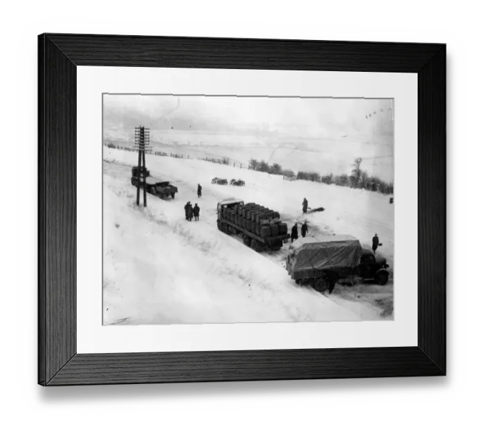 Framed Print : Wrotham Hill Kent when several lorries were temporarily abandoned because of bad Framed Print : Wrotham Hill Kent when several lorries were temporarily abandoned because of bad