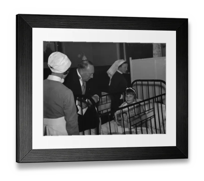Framed Print : Mr E W Meyerstein, the High Sherrif of Kent, speaking to some young patients in Framed Print : Mr E W Meyerstein, the High Sherrif of Kent, speaking to some young patients in