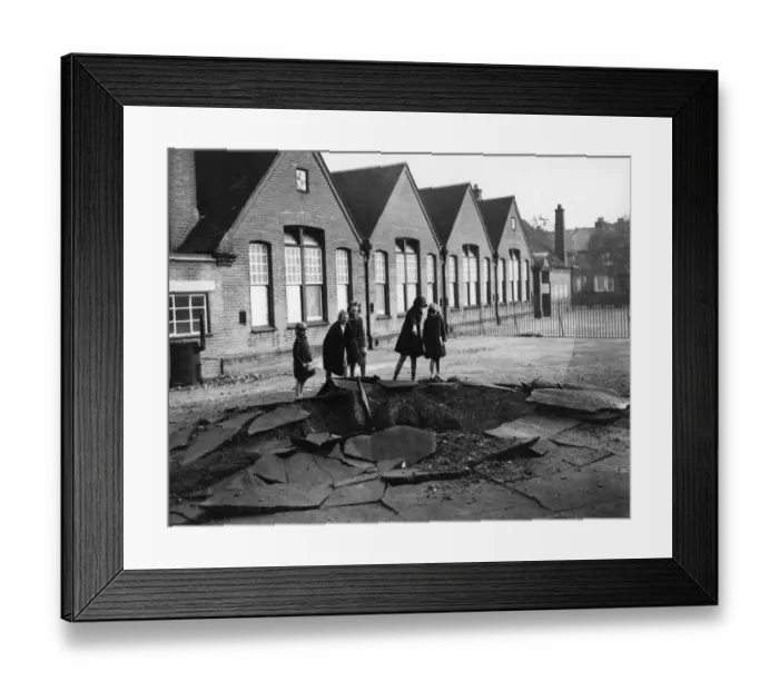 Framed Print : Children inspecting the damage at their school in Sidcup, Kent in WWII Framed Print : Children inspecting the damage at their school in Sidcup, Kent in WWII