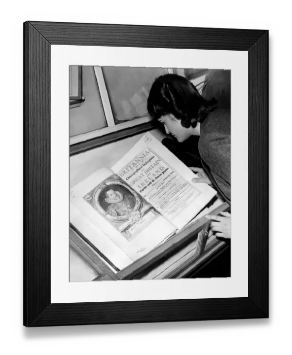 Framed Print : Chislehurst Library Assistant, Miss Gillian Wiles of St Pauls Cray, Kent, admires Framed Print : Chislehurst Library Assistant, Miss Gillian Wiles of St Pauls Cray, Kent, admires