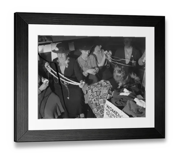 Framed Print : Women doing their voluntary service by knitting in Dartford, Kent. Here they Framed Print : Women doing their voluntary service by knitting in Dartford, Kent. Here they