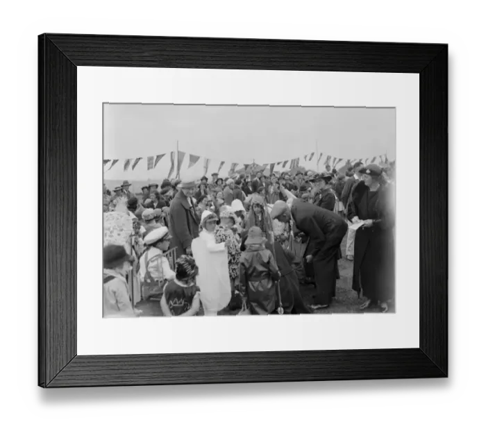 Framed Print : The Coronation Carnival in Stone, Kent, to celebrate the coronation of King George VI