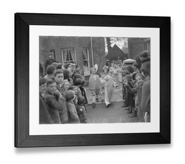 Framed Print : May Day festivities. Miss Patrcia Parker the Sidcup May Queen leading her retinue