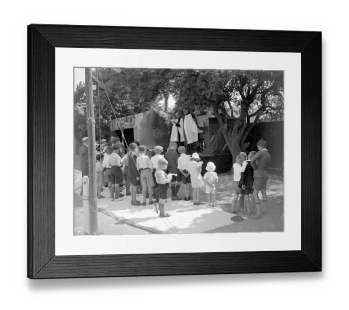 Framed Print : Cricket, service at Bexley, Kent. 1934 Framed Print : Cricket, service at Bexley, Kent. 1934
