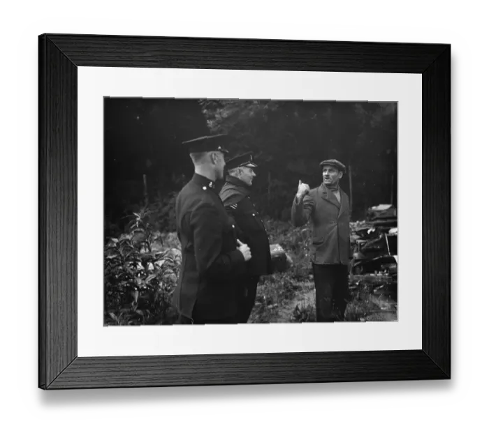 Framed Print : Individuals point out arguments at the demolishing of the shack in Kingsdown. 1936 Framed Print : Individuals point out arguments at the demolishing of the shack in Kingsdown. 1936