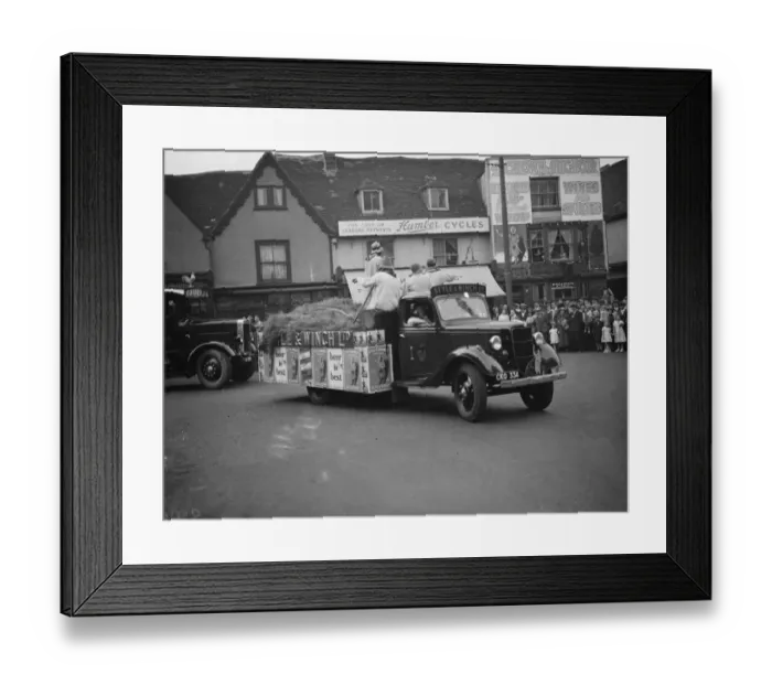 Framed Print : Dartford district wheelers. Style and winch. 1936
