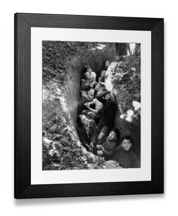 Framed Print : Children of hop pickers watch the Battle of Britain rage overhead, Kent 1940 Framed Print : Children of hop pickers watch the Battle of Britain rage overhead, Kent 1940