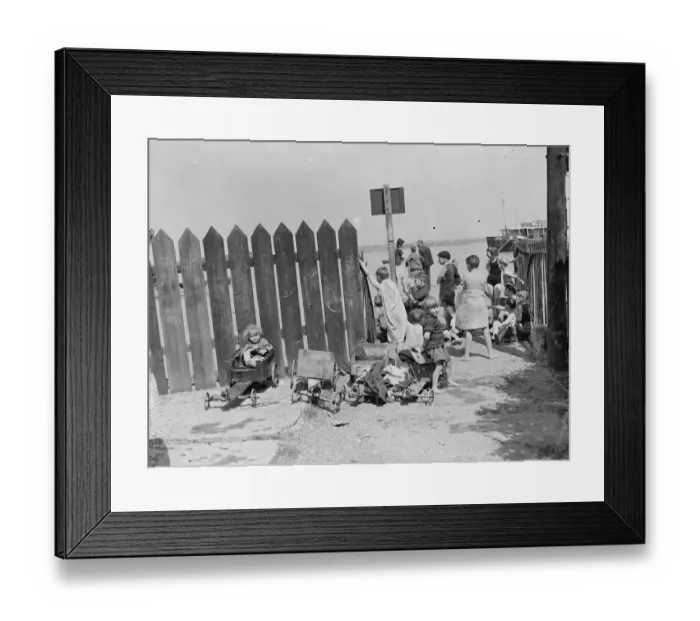 Framed Print : Children have come to the riverside on the Thames estuary at Gravesend, Kent, to Framed Print : Children have come to the riverside on the Thames estuary at Gravesend, Kent, to