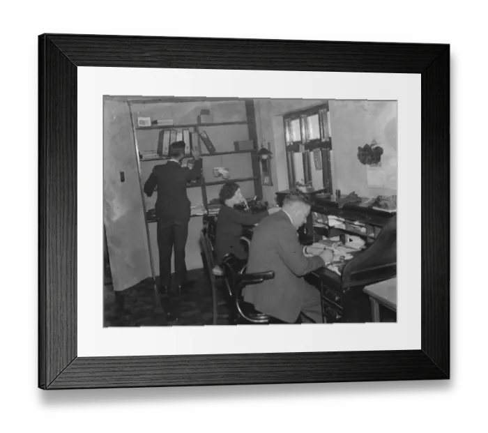 Framed Print : The interior of the Trevillions Offices in Erith, London 1936 Framed Print : The interior of the Trevillions Offices in Erith, London 1936