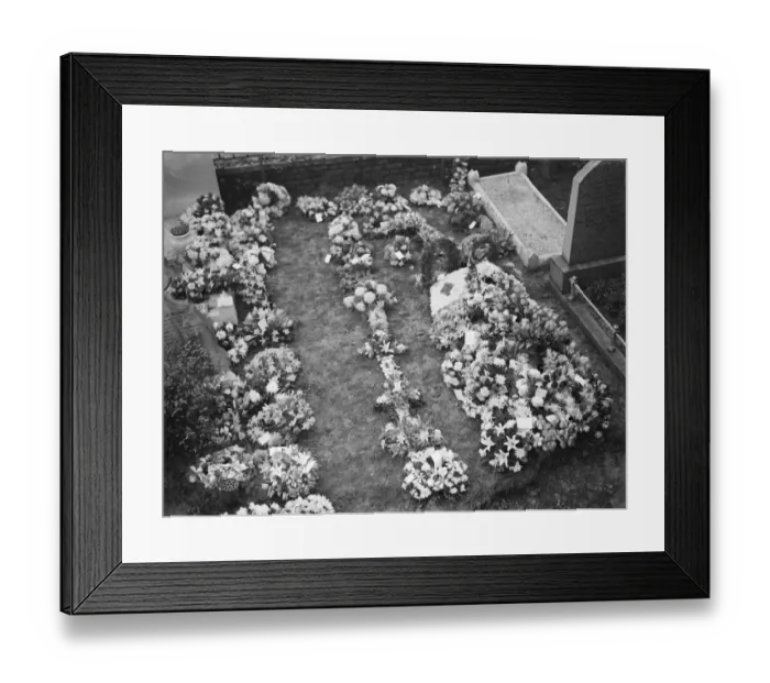 Framed Print : Mrs Watsons grave at St Johns church yard in Sidcup, Kent. 19 January 1939 Framed Print : Mrs Watsons grave at St Johns church yard in Sidcup, Kent. 19 January 1939