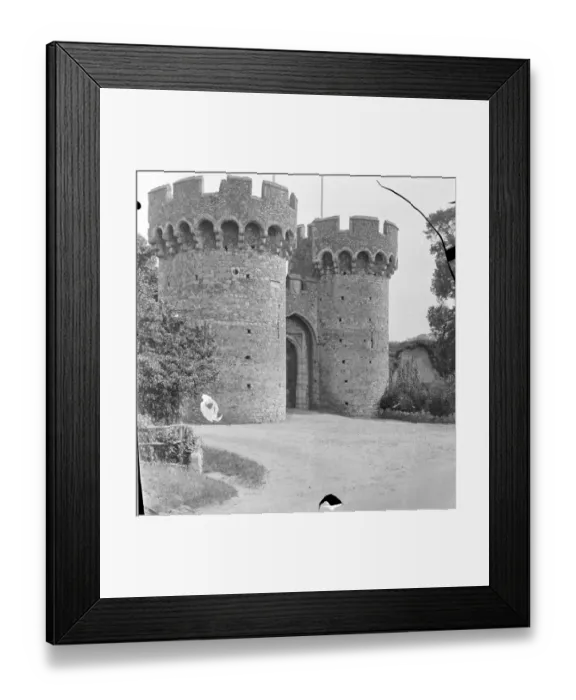 Framed Print : The gate house of 14th century Cooling Castle near Rochester, Kent. It was built Framed Print : The gate house of 14th century Cooling Castle near Rochester, Kent. It was built