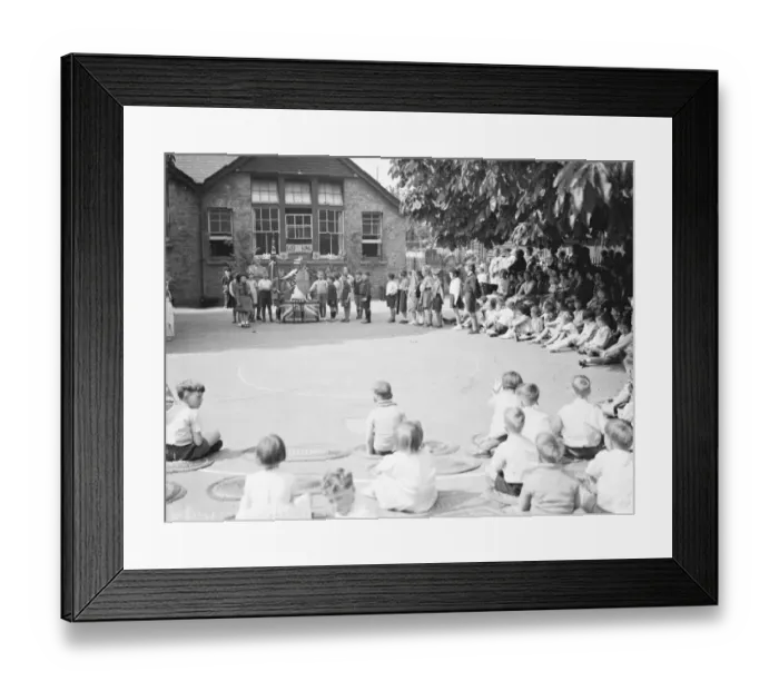 Framed Print : An Empire Day display at Dorset Road School in Mottingham, Kent. 24 May 1939 Framed Print : An Empire Day display at Dorset Road School in Mottingham, Kent. 24 May 1939