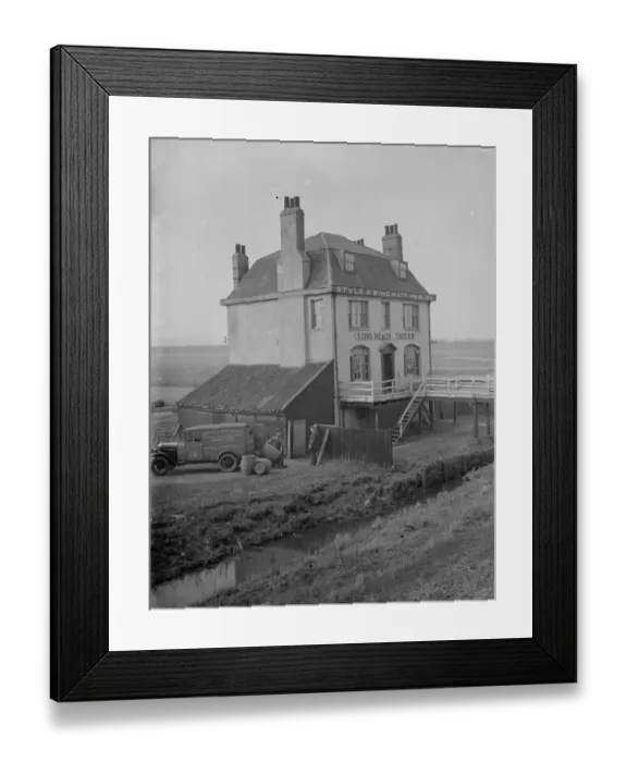 Framed Print : A delivery of beer barrels at the Long Reach Tavern, Dartford, Kent Framed Print : A delivery of beer barrels at the Long Reach Tavern, Dartford, Kent